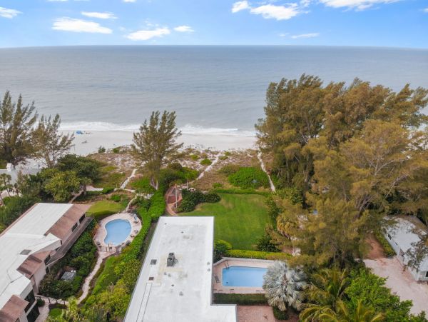 Rare Three Bedroom Rental on Beach on Posh Longboat Key