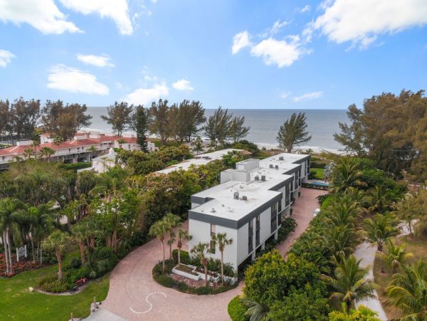 Rare Three Bedroom Rental on Beach on Posh Longboat Key