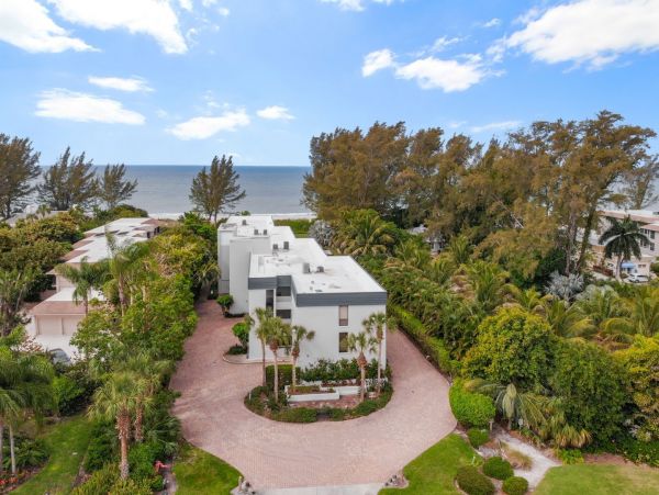 Rare Three Bedroom Rental on Beach on Posh Longboat Key