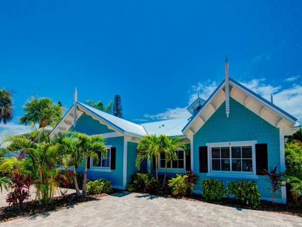 Beautiful Anna Maria Island Rental with Pool Sleeps Six