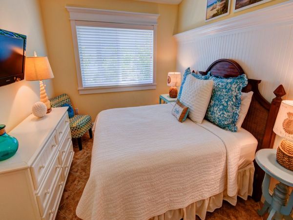 Beautiful Anna Maria Island Rental with Pool Sleeps Six