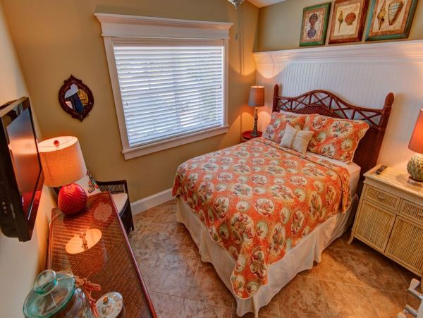 Beautiful Anna Maria Island Rental with Pool Sleeps Six