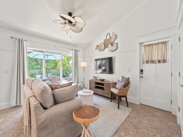 A More Than Beautiful Holmes Beach Luxury Vacation Home Pool