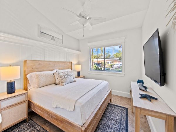 A More Than Beautiful Holmes Beach Luxury Vacation Home Pool