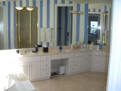Master bathroom with dual vanity & whirlpool tub