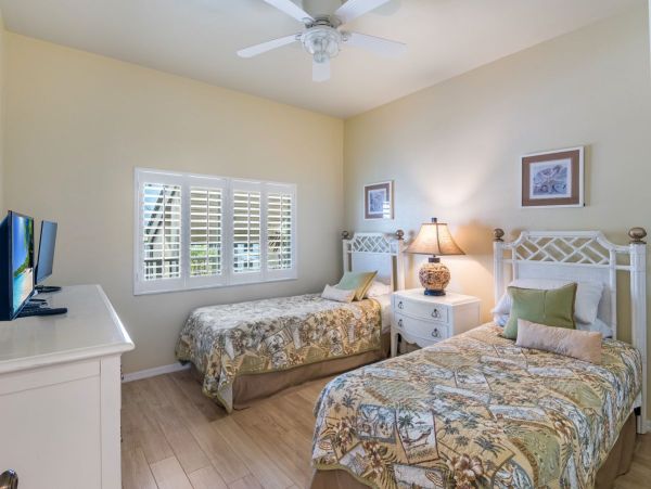 Cozy Sanibel Condo with Ocean Views