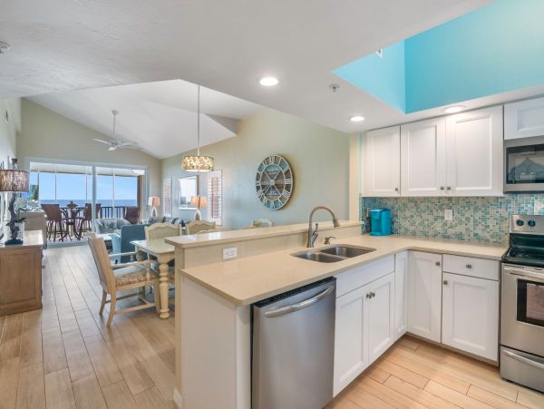Cozy Sanibel Condo with Ocean Views