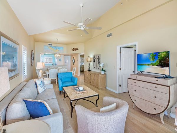Cozy Sanibel Condo with Ocean Views