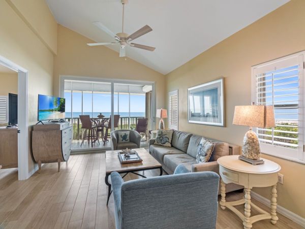 Cozy Sanibel Condo with Ocean Views