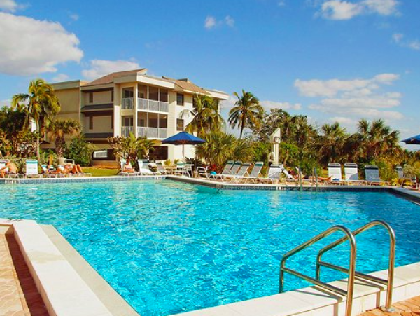 Cozy Sanibel Condo with Ocean Views