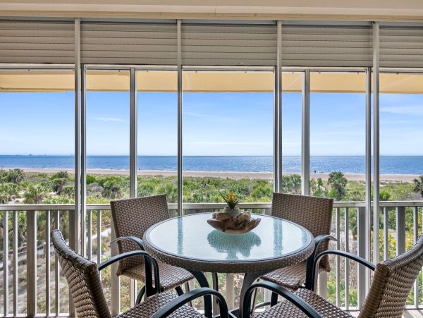 Cozy Sanibel Condo with Ocean Views