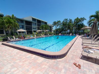 Beachfront Condo Sleeps 4 in Sanibel