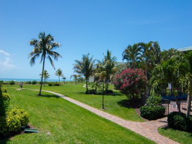 Beachfront Condo Sleeps 4 in Sanibel