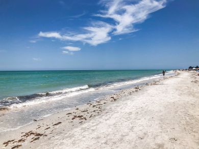 Beachfront Condo Sleeps 4 in Sanibel