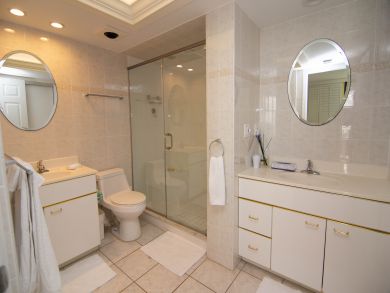 Beachfront Condo Sleeps 4 in Sanibel
