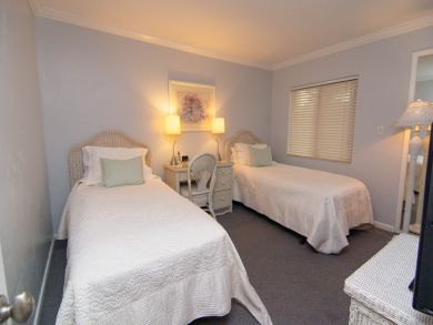 Beachfront Condo Sleeps 4 in Sanibel
