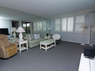 Beachfront Condo Sleeps 4 in Sanibel
