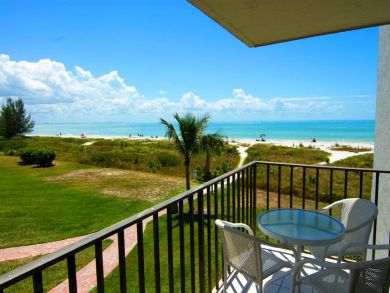 Beachfront Condo Sleeps 4 in Sanibel