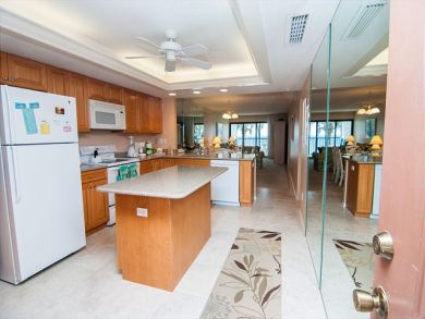 Fully equipped kitchen with island