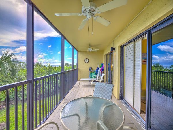 Beautiful Gulf Front Vacation Condo in Sanibel 6 Guests