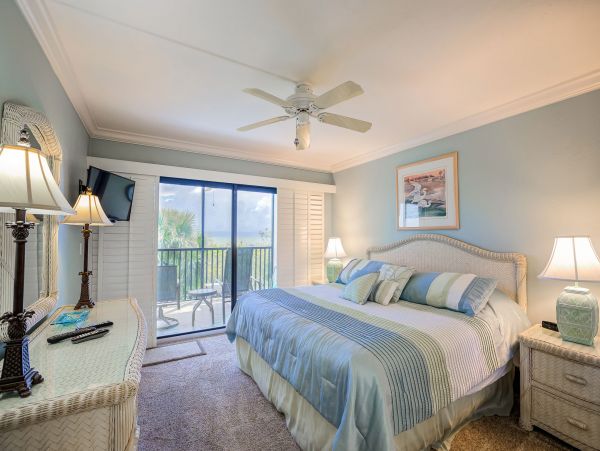 Beautiful Gulf Front Vacation Condo in Sanibel 6 Guests