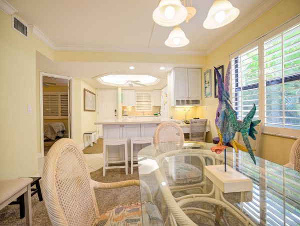 Beautiful Gulf Front Vacation Condo in Sanibel 6 Guests