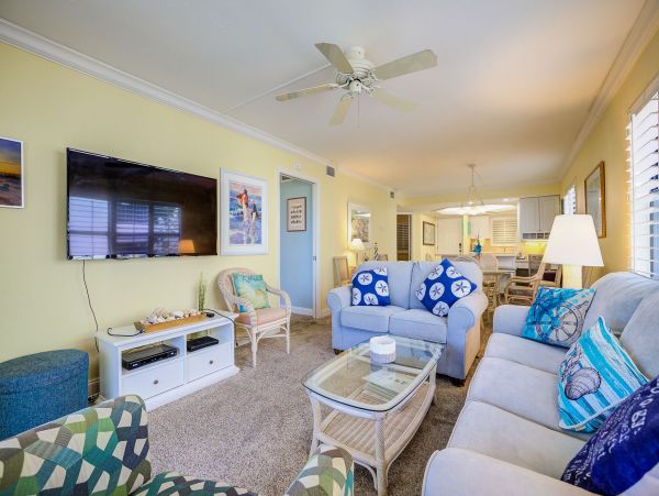 Beautiful Gulf Front Vacation Condo in Sanibel 6 Guests