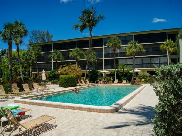 Beautiful Gulf Front Vacation Condo in Sanibel 6 Guests