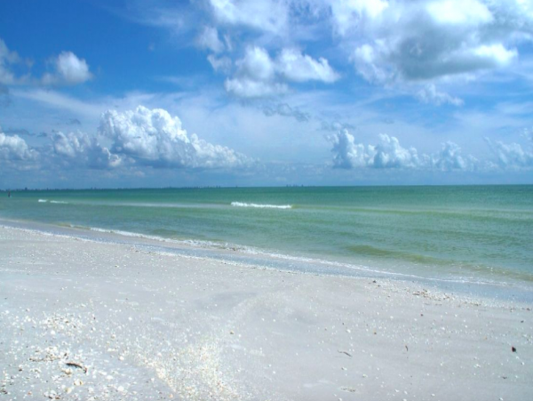 Two Bedroom Sanibel Vacation Condo Walk to Beach
