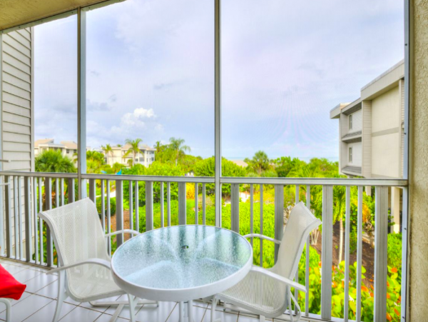 Two Bedroom Sanibel Vacation Condo Walk to Beach