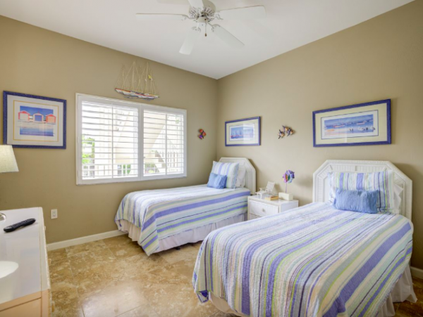 Two Bedroom Sanibel Vacation Condo Walk to Beach
