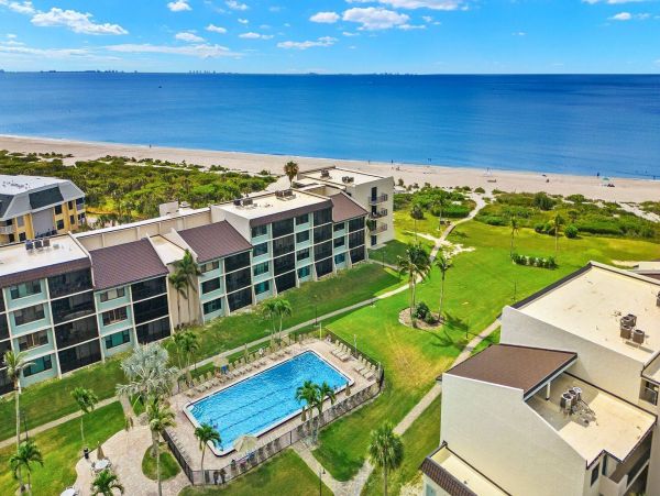 Gulf-Front Escape in Sanibel 2 Bedroom Condo