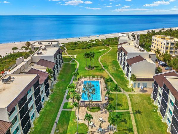 Gulf-Front Escape in Sanibel 2 Bedroom Condo