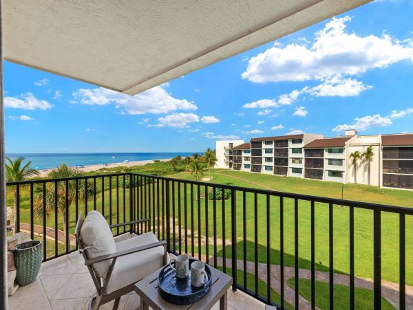 Gulf-Front Escape in Sanibel 2 Bedroom Condo