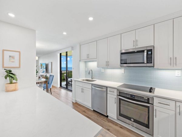 Gulf-Front Escape in Sanibel 2 Bedroom Condo