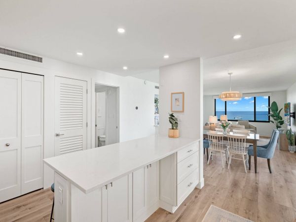 Gulf-Front Escape in Sanibel 2 Bedroom Condo