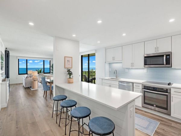 Gulf-Front Escape in Sanibel 2 Bedroom Condo