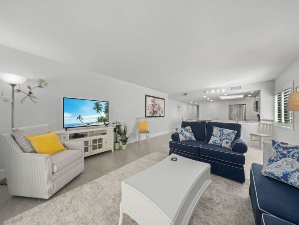 Charming 2-Bedroom Sanibel Condo with Stunning Views