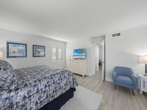 Charming 2-Bedroom Sanibel Condo with Stunning Views