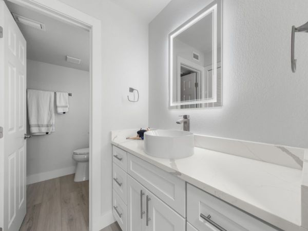 Charming 2-Bedroom Sanibel Condo with Stunning Views