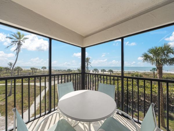 Charming 2-Bedroom Sanibel Condo with Stunning Views