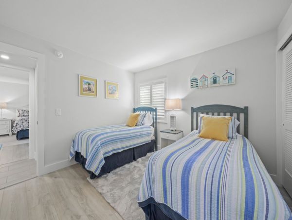 Charming 2-Bedroom Sanibel Condo with Stunning Views