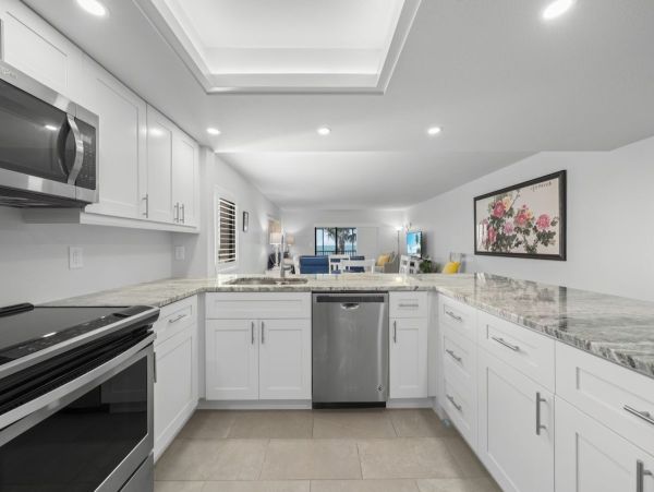 Charming 2-Bedroom Sanibel Condo with Stunning Views