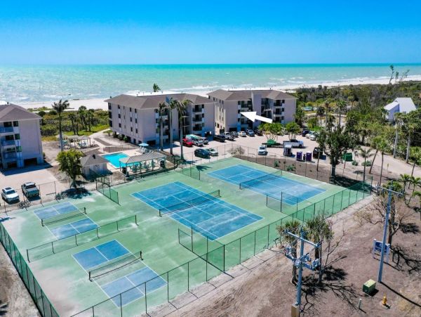 Charming 2-Bedroom Sanibel Condo with Stunning Views