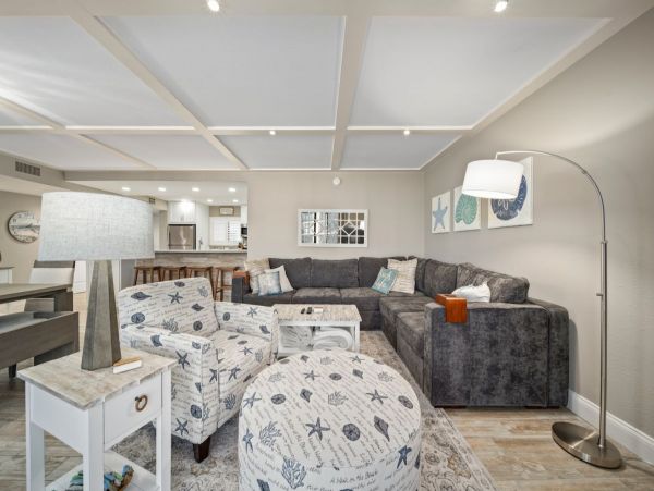 Beachfront Retreat Stunning Lanai Views & Resort-Style Amenities Sanibel Island