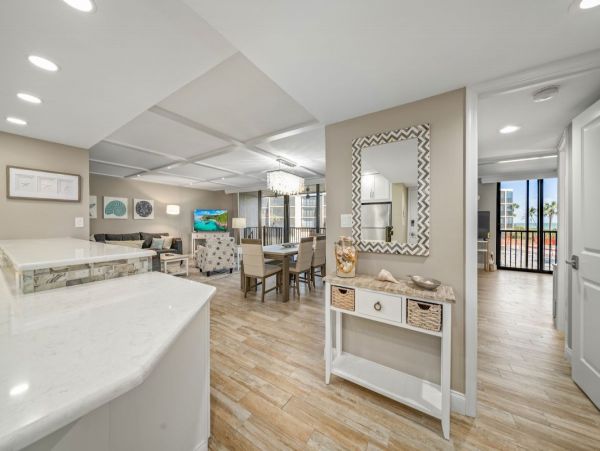 Beachfront Retreat Stunning Lanai Views & Resort-Style Amenities Sanibel Island