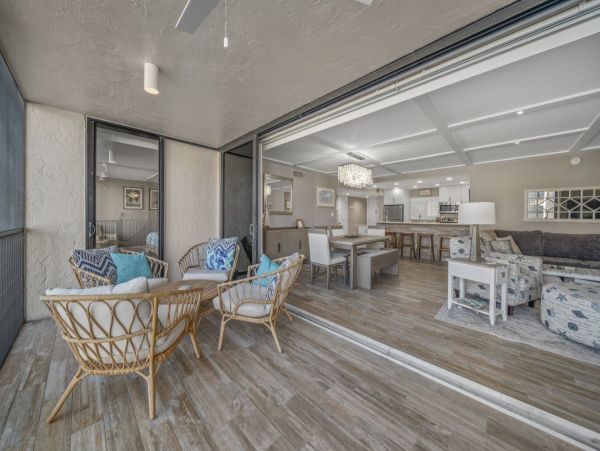 Beachfront Retreat Stunning Lanai Views & Resort-Style Amenities Sanibel Island