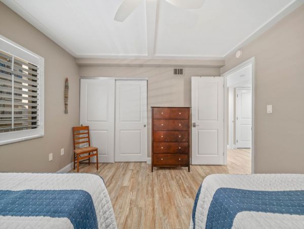 Beachfront Retreat Stunning Lanai Views & Resort-Style Amenities Sanibel Island