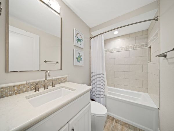 Beachfront Retreat Stunning Lanai Views & Resort-Style Amenities Sanibel Island