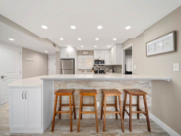 Beachfront Retreat Stunning Lanai Views & Resort-Style Amenities Sanibel Island